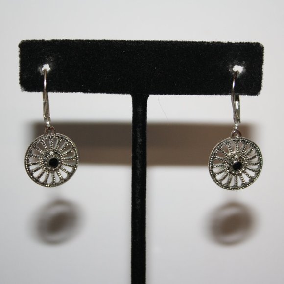 Vintagejelyfish Jewelry - Beautiful silver and black dangle earrings 1.25"